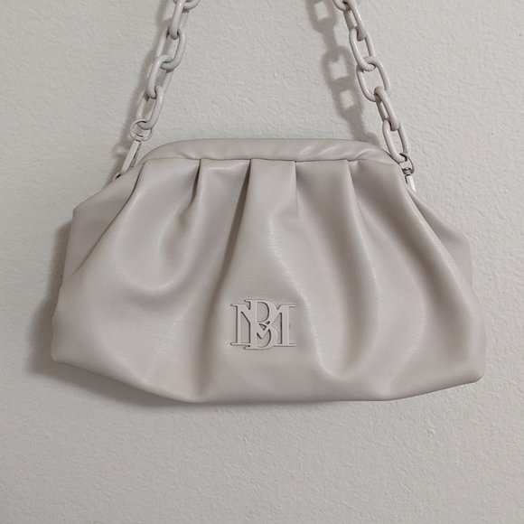 New BADGLEY MISCHKA Ruched Convertible Clutch Off White Chain main image 2